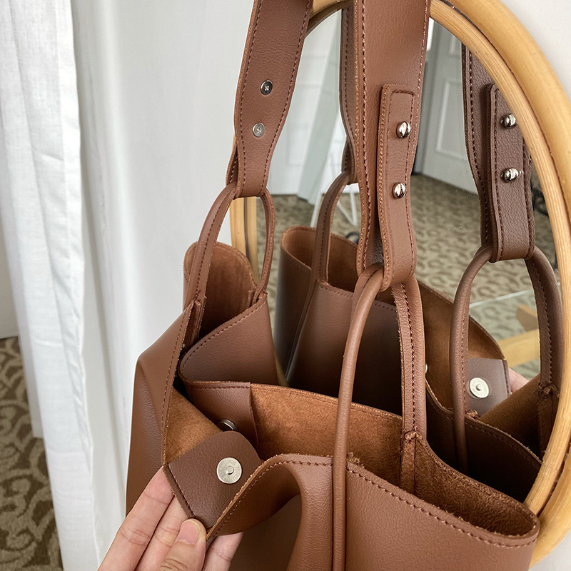 Large capacity fresh and sweet magnetic buckle bag for women new fashion retro work commuting tote bag niche one shoulder underarm bag versatile