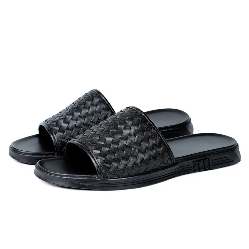 Hand sewn mens sandals 2024 summer fashion semi trailer beach leather slippers breathable mens outdoor flip sandals 240615