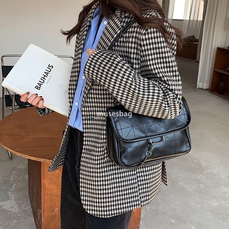 New Street Trend Fashion Versatile High end Lingge Bag Large Capacity Women Bag Chain Cover Stray Messenger Bag Single Shoulder Bag Women Bag
