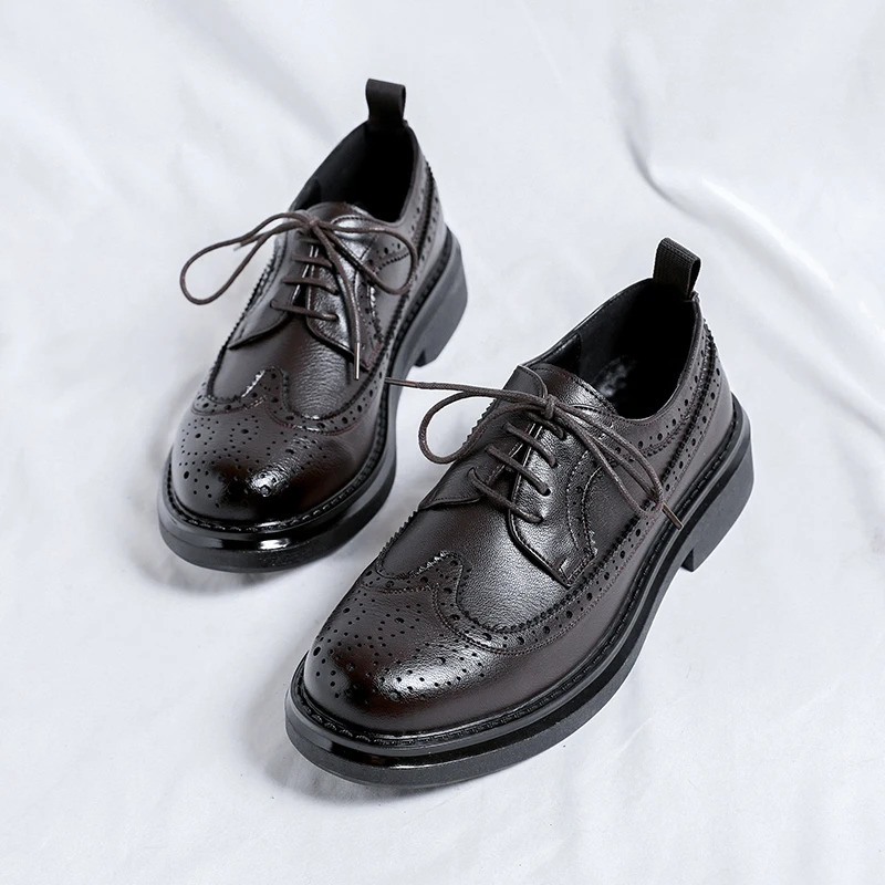 New Trending Brogues Classic Men Dress Shoes Men Oxfords Patent Leather Shoes Lace Up Formal Black Leather Wedding Party Shoes 240614