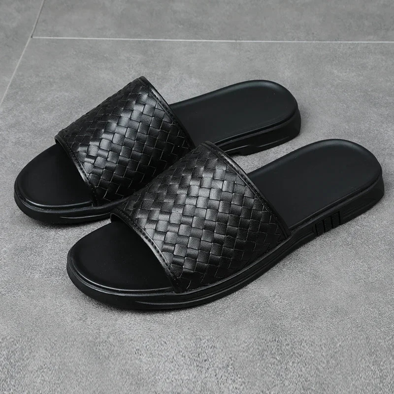 Hand sewn mens sandals 2024 summer fashion semi trailer beach leather slippers breathable mens outdoor flip sandals 240615