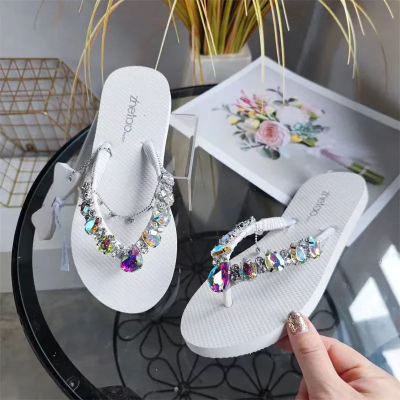 Womens Slippers 2024 Summer Comfortable Beach Anti slip Soft Sole Casual Flip Top Womens Water Diamond Chain Shoes 240615
