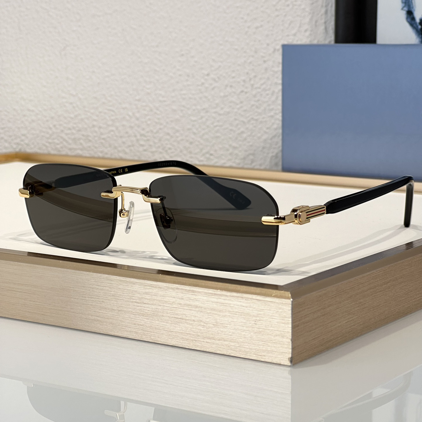 Sunglasses For Men Women Fashion 1221 Designer Summer Retro Avant-Garde Goggles Leisure Style Anti-Ultraviolet CR39 Square Metal Frameless Glasses Random Box