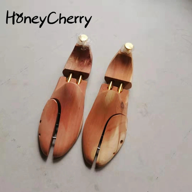 Cedar wood shoe stand durable throughout the shoe solid wood adjustable leather shoe care wrinkle and deformation resistant 240615