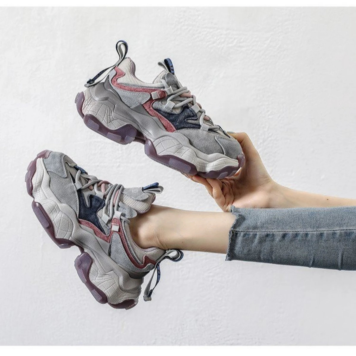 Fashionable womens soft sole lace up casual shoes thick sole running shoes comfortable non slip lightweight womens sports shoes 240614