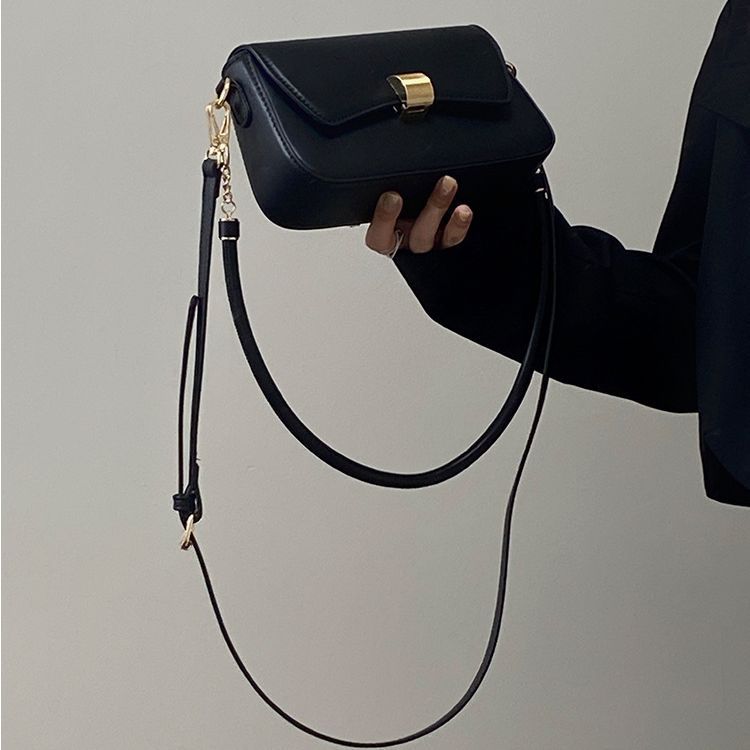 Large capacity urban minimalist and atmospheric bag women's new fashionable and versatile commuting shoulder bag high-end feeling stick bag under