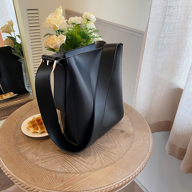 European and American Retro Bag PU Women's New Tote Bucket Bag Wide Shoulder Strap Fashion Versatile One Shoulder Handheld Crossbody Solid Color 