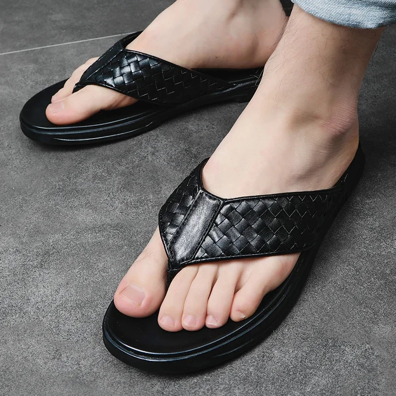 Hand sewn mens sandals 2024 summer fashion semi trailer beach leather slippers breathable mens outdoor flip sandals 240615