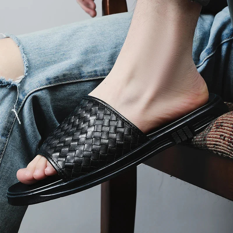 Hand sewn mens sandals 2024 summer fashion semi trailer beach leather slippers breathable mens outdoor flip sandals 240615