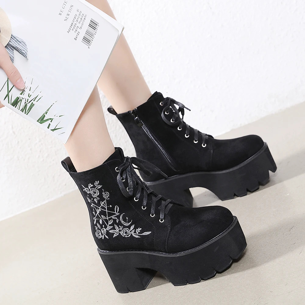 Gdgydh Womens Black Side Zipper Combat Boots Fashion Lace Up Boots Platform Flower Embroidery Details Goth Shoes 240614