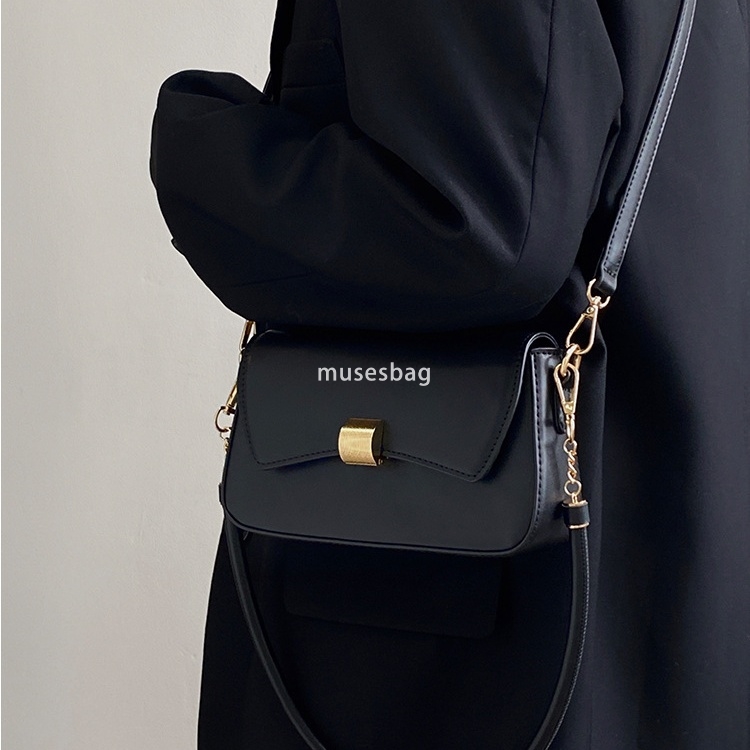 Large capacity urban minimalist and atmospheric bag women's new fashionable and versatile commuting shoulder bag high-end feeling stick bag under