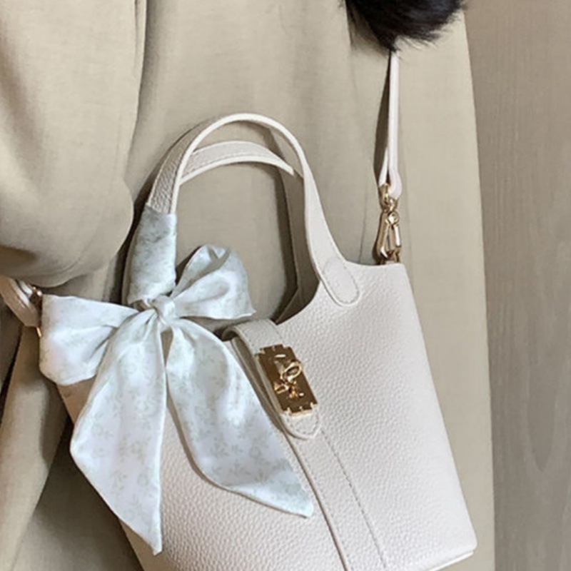 New Versatile Simple, and High end Water Bucket Bun Mother Bag Small and Practical Handheld One Shoulder Crossbody Women's Bag Scarf Bag