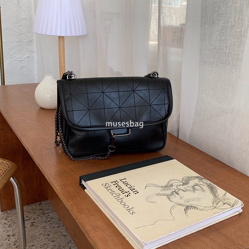 New Street Trend Fashion Versatile High end Lingge Bag Large Capacity Women Bag Chain Cover Stray Messenger Bag Single Shoulder Bag Women Bag