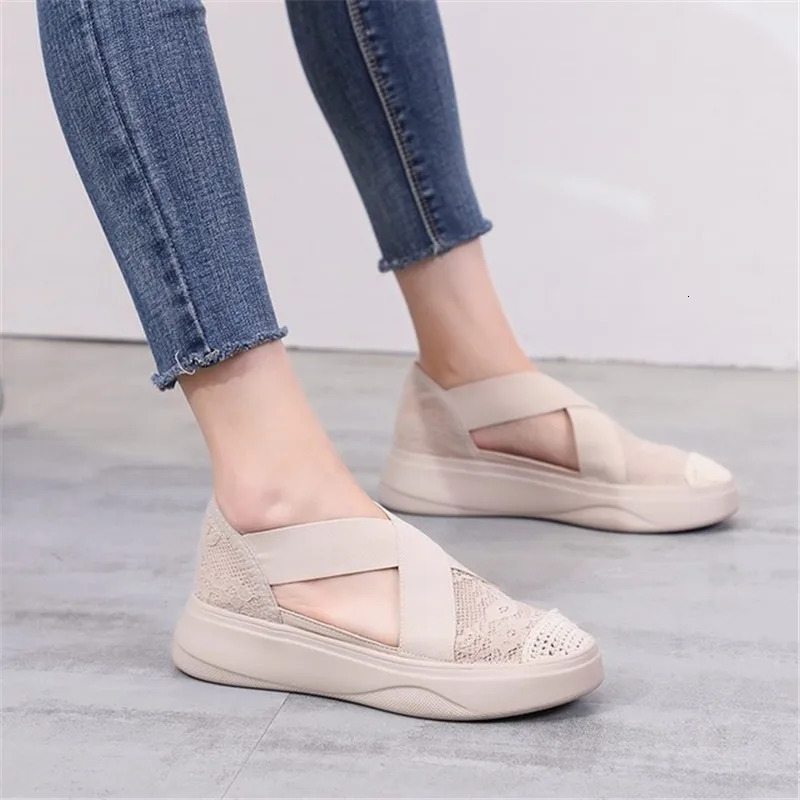 Vulcanized womens sports shoes sandals fashionable womens sandals summer womens casual jelly shoes sandals hollow mesh flat 240614