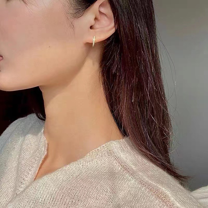 Luxury Cooper Clip On Crystal Hoop Earrings with Real Silver Earring Needle White Austrian Crystal Round Circle Stud Earrings Wedding Engagement Fine 