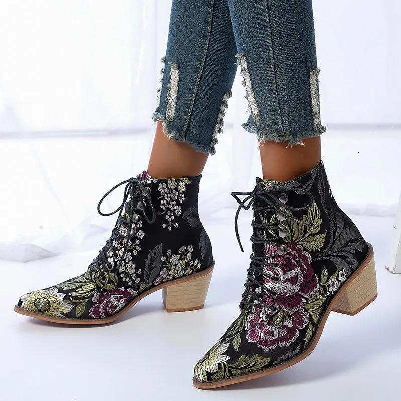 Fashion Retro Womens Boots Embroider Ethnic Ankle Boots Lace Top Corner Flat Shoes Warm Boots Red Black Boots 240614