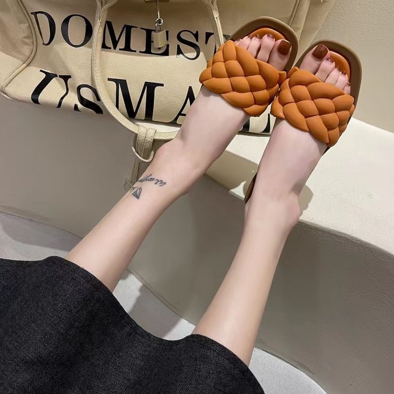 2024 Summer New Flat Fashionable and Versatile Sandals Slippers for Women free shipping