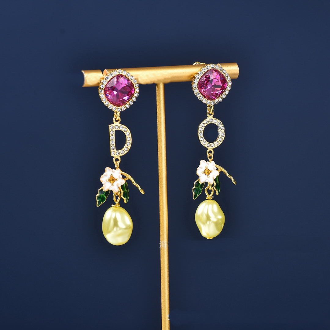 Classics Vintage Palace Style Diamonds Letter Brass Earrings Enamel Oil Dropping Flower Pearl Ear Hoop For Women Designer Jewelry Asymmetric Dangle Long Earring