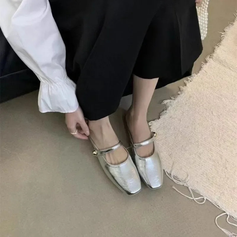 Soft Leather Ins Silver Buckle Strap Casual Shoes Fashion flats elegant glitter metallic mules shoes cover Toe Slippers 240615