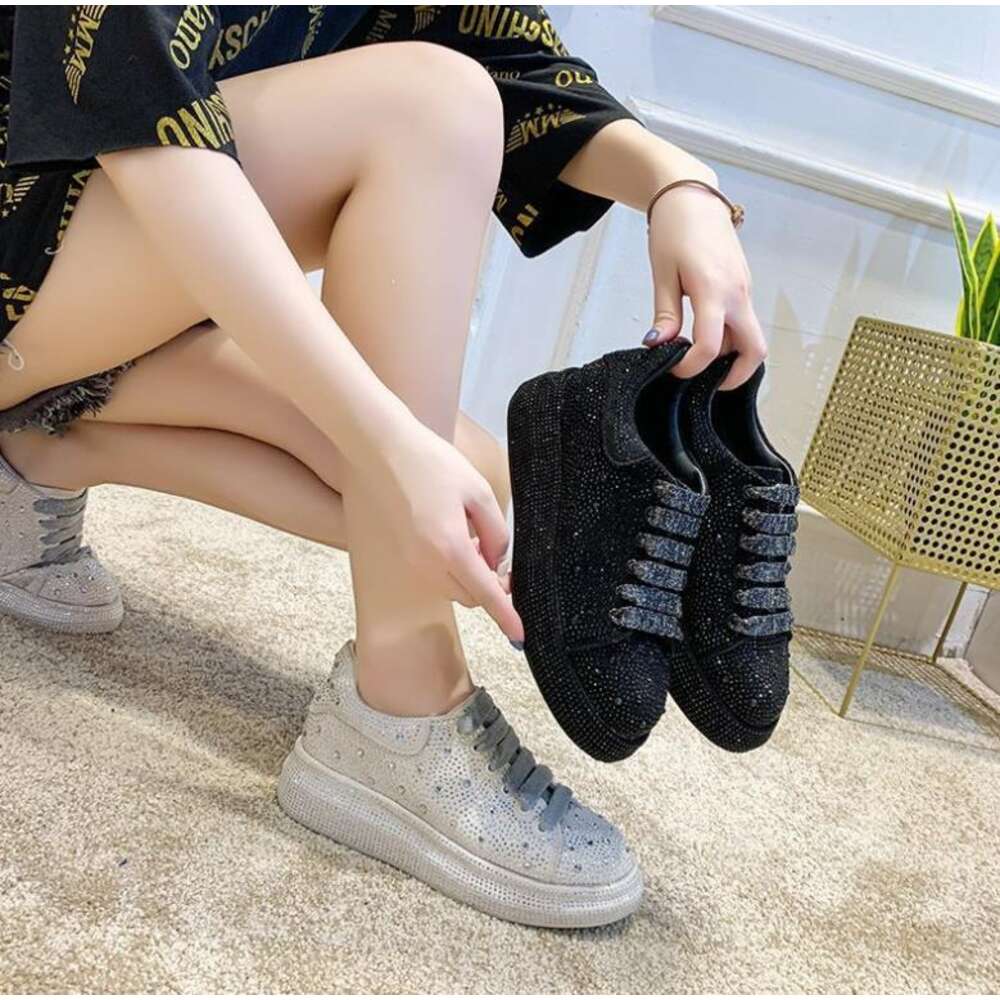 Disigners Ladies Bling Flats Fashion Sequins Casual Sneakers Platform Full Diamonds Skateboard Shoes for Women