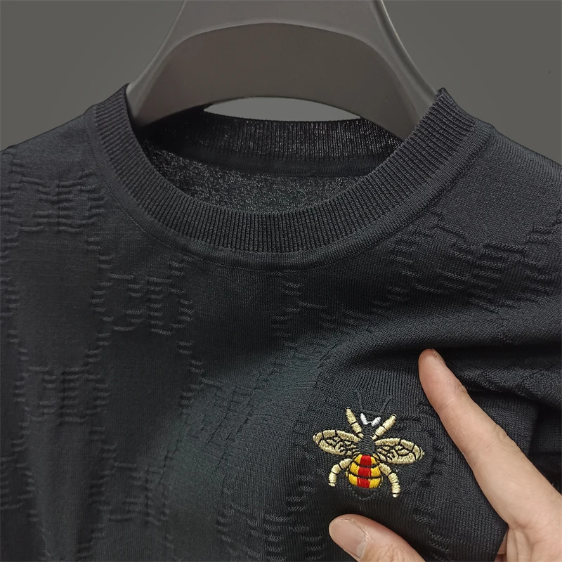 Mens Summer Exquisite Bee Embroid Ice Silk knit Short Sleeved Tshirt ONeck British Business Versatile Menswear 240601