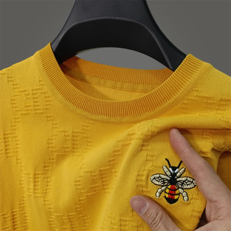Mens Summer Exquisite Bee Embroid Ice Silk knit Short Sleeved Tshirt ONeck British Business Versatile Menswear 240601