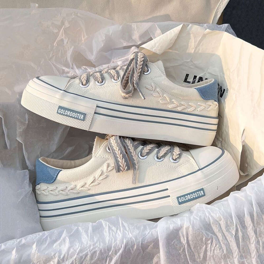 2024 New Women's Casual Fashion Trend Versatile White Thick Sole Board Shoes