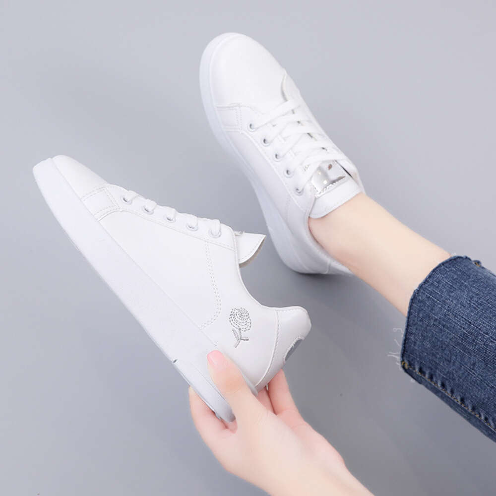 New Women's PU Leather Breathable Sports Style Casual Board Student Small White Shoes