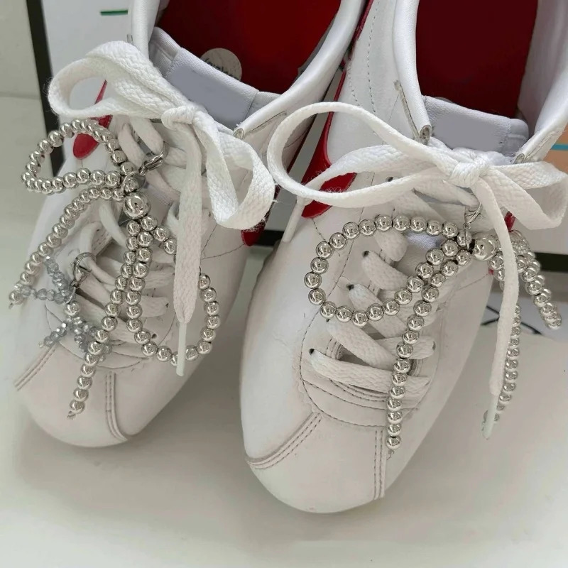 2Pcs Elegant Butterfly Shoe Decoration Bag Keychain Pendant Bowknot Beaded Shoe Buckle Ornament Phone Charm for Party Daily Wear 240615