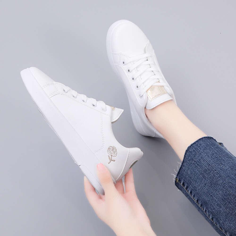 New Women's PU Leather Breathable Sports Style Casual Board Student Small White Shoes