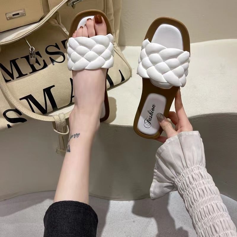 2024 Summer New Flat Fashionable and Versatile Sandals Slippers for Women free shipping