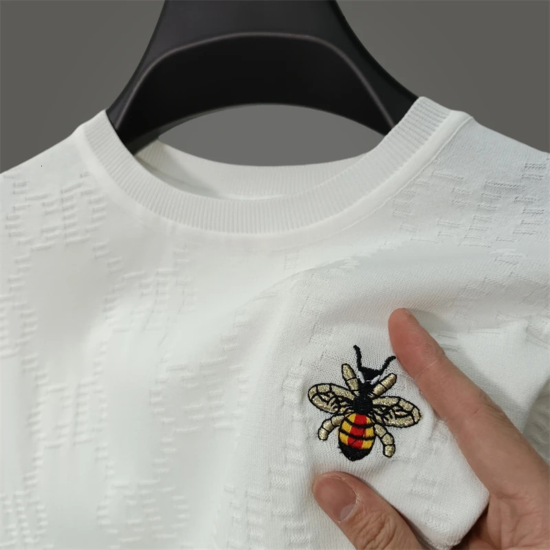 Mens Summer Exquisite Bee Embroid Ice Silk knit Short Sleeved Tshirt ONeck British Business Versatile Menswear 240601