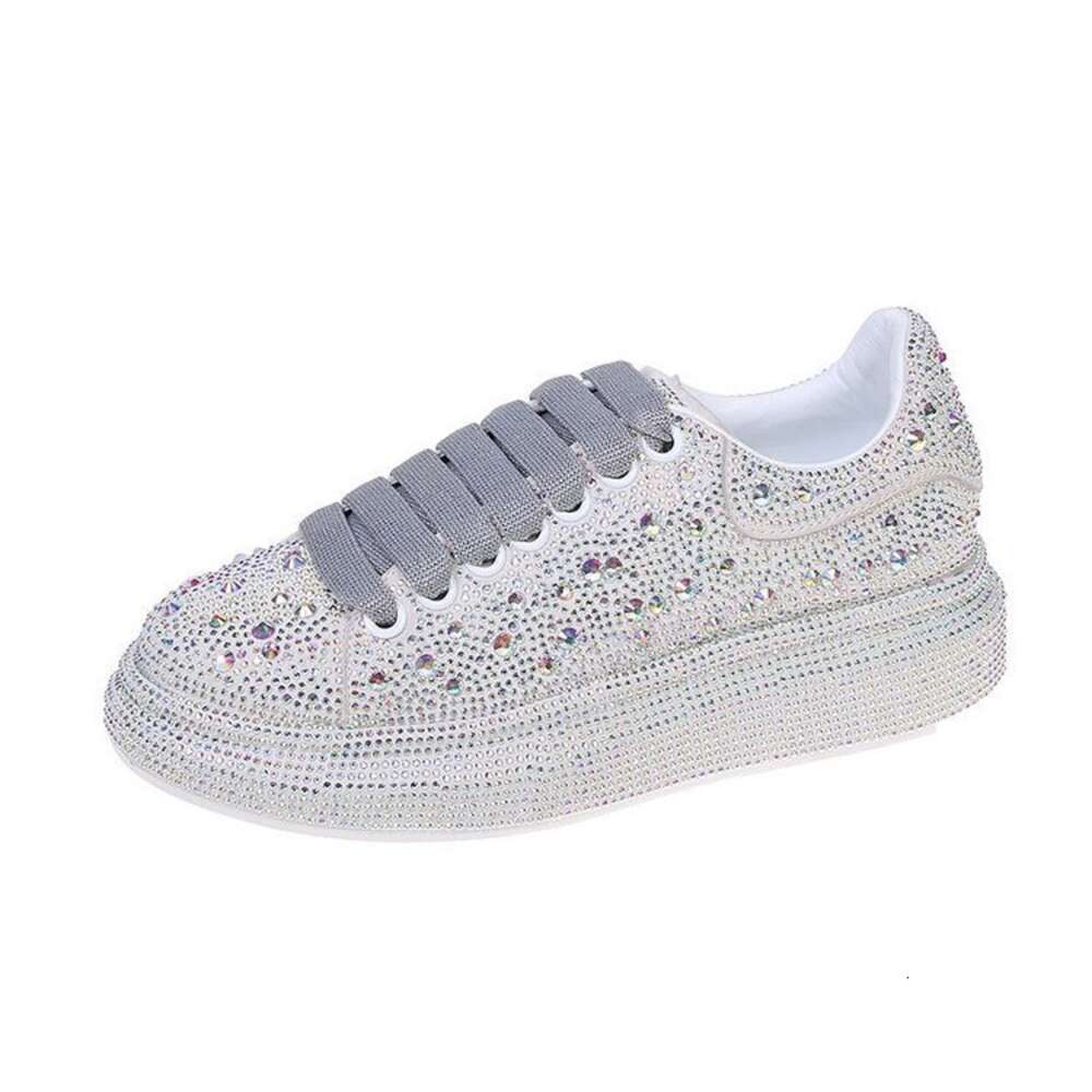 Disigners Ladies Bling Flats Fashion Sequins Casual Sneakers Platform Full Diamonds Skateboard Shoes for Women