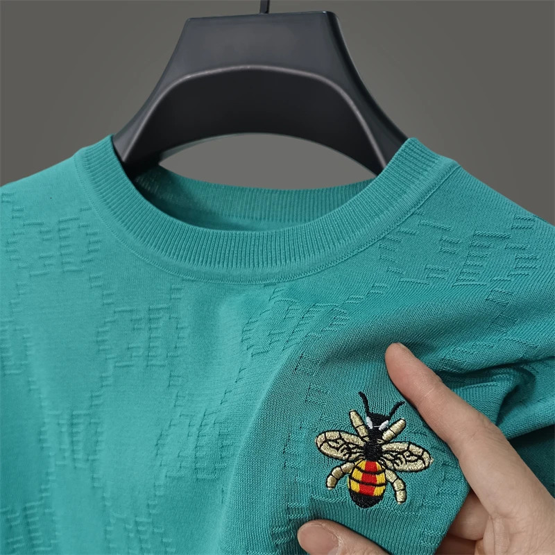 Mens Summer Exquisite Bee Embroid Ice Silk knit Short Sleeved Tshirt ONeck British Business Versatile Menswear 240601