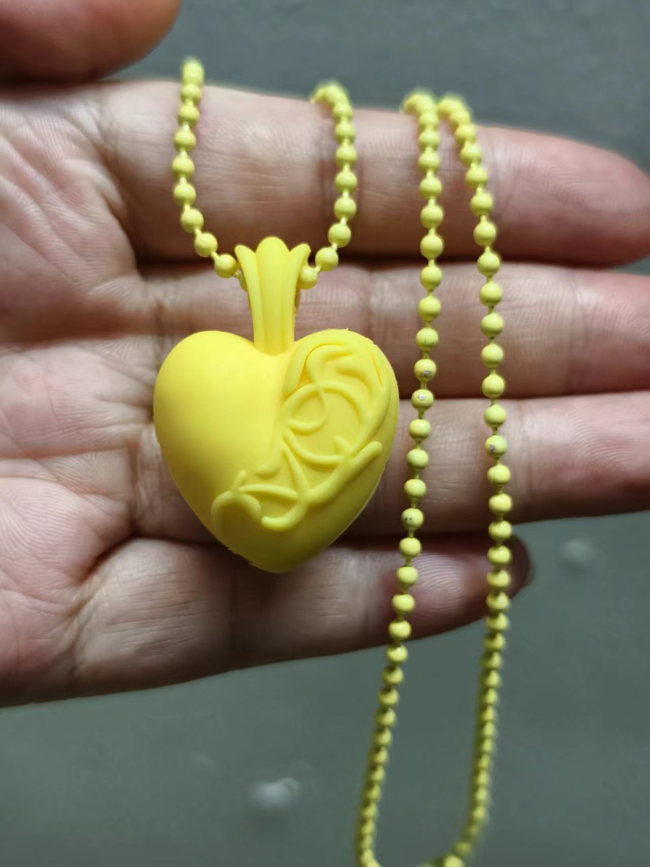 Love Necklace Resin Love Vine Colored Necklace Men and Women Couple Chain Cross Peach Heart Chain