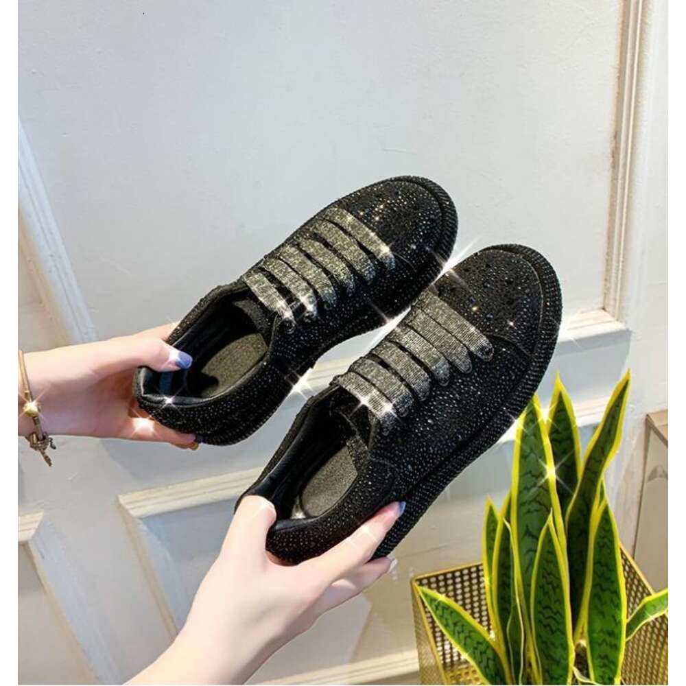 Disigners Ladies Bling Flats Fashion Sequins Casual Sneakers Platform Full Diamonds Skateboard Shoes for Women