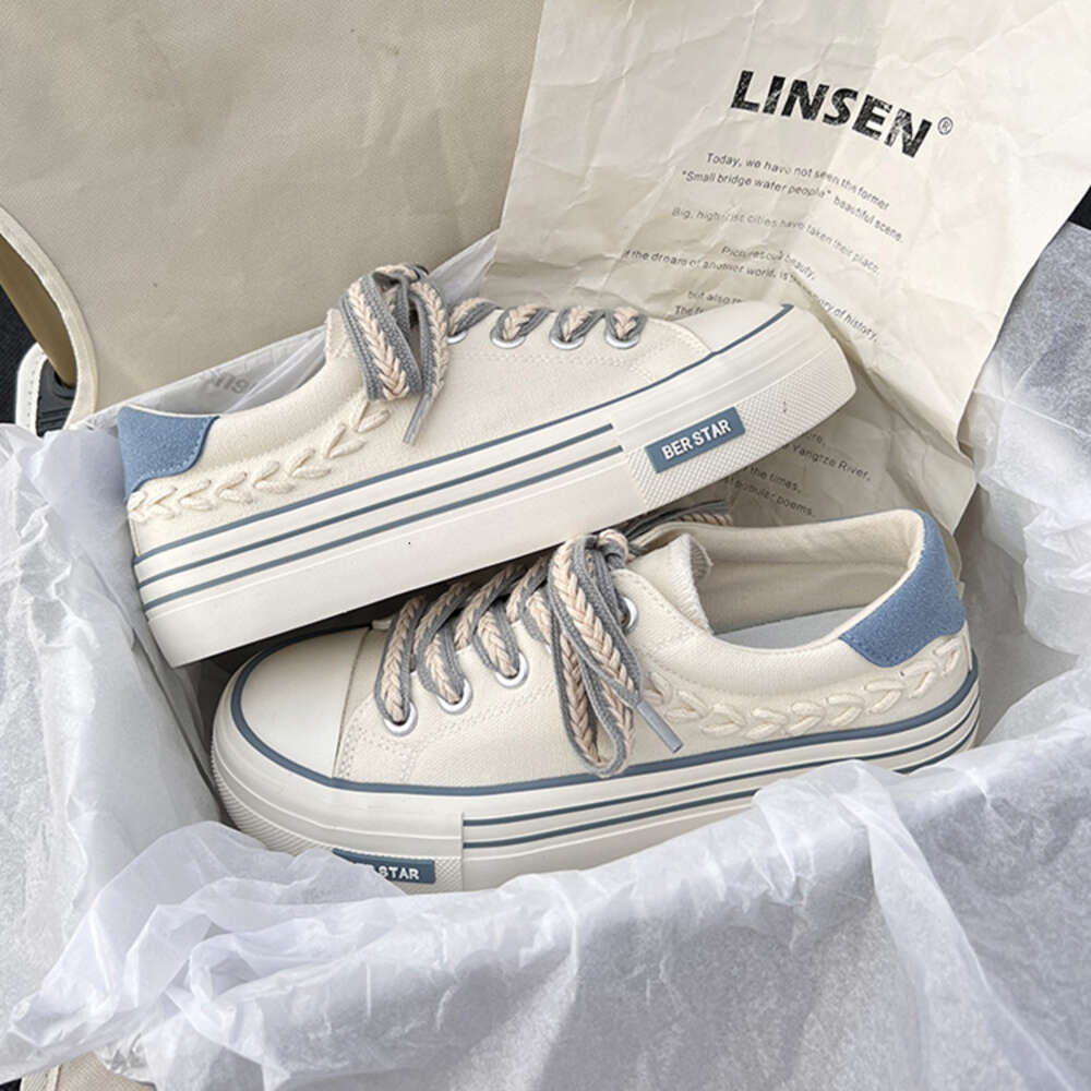 2024 New Women's Casual Fashion Trend Versatile White Thick Sole Board Shoes