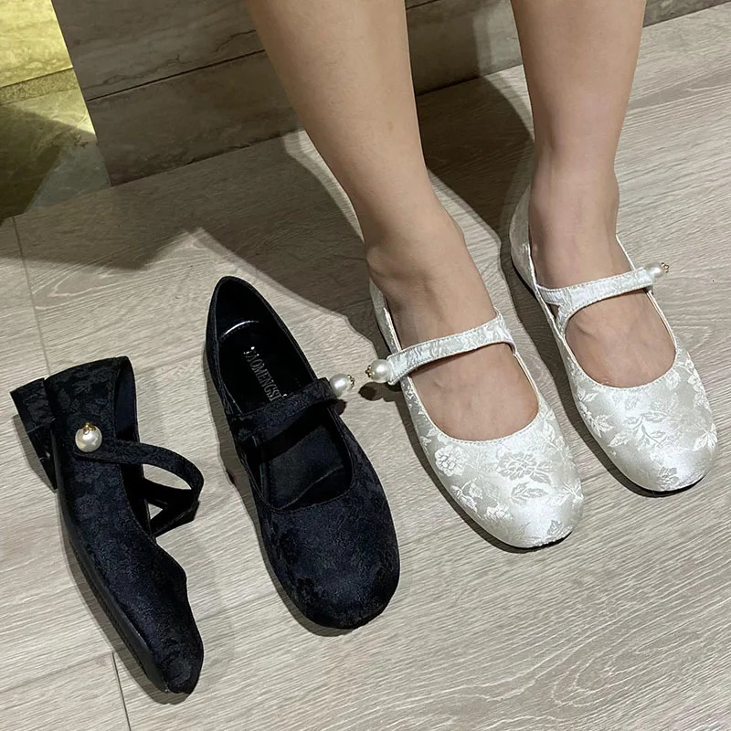Fashion Buckle Strap Flats Women Mary Janes Shoes Female Soft Footwear Lolita Style Flats With Shoes For Ladies In 2024 240617
