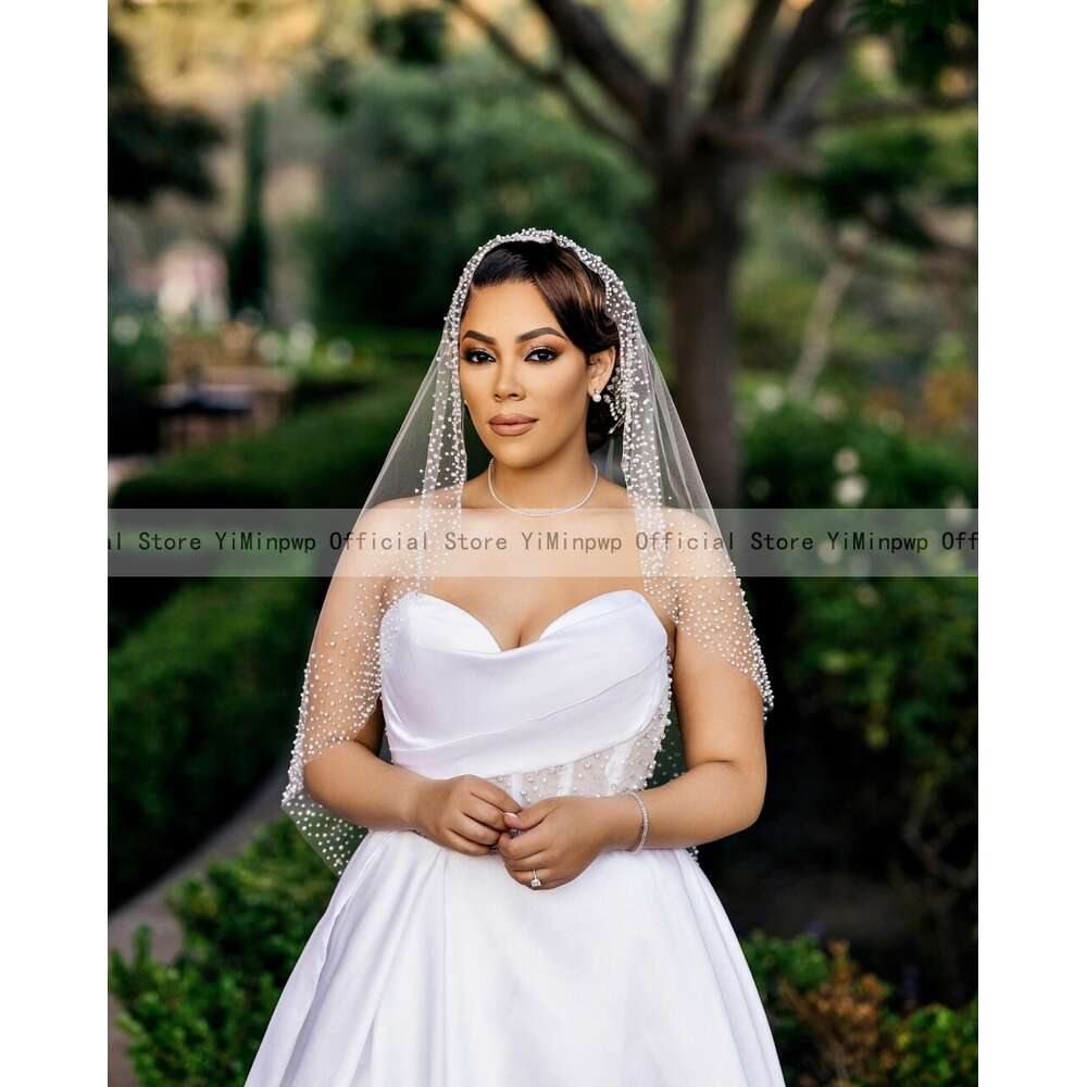 White Satin Wedding Dresses for Bride Sweet Heart Side Split A Line Sweep Train Beading Africa Garden Bridal Gown robes de marie