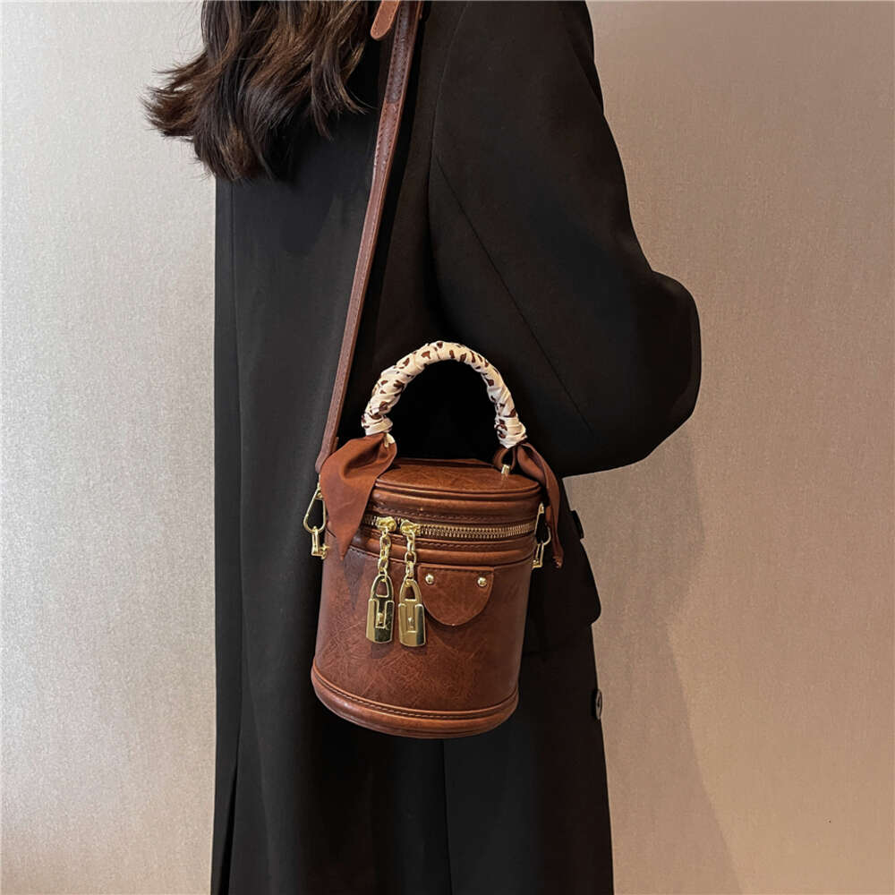 Free Shipping 2025S designer Toptrends Barrel Shape Mini Crossbody Bags For Women 2023 Trend Vintage Top Handle Shoulder Bag Bucket Ladies Handbags H6