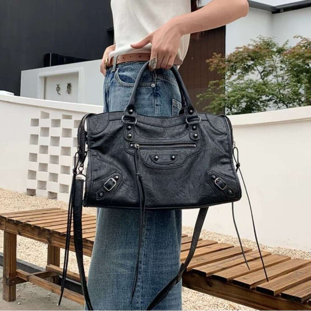 Capacity Large Shoulder Crossbody Tote Hundred Niche Rivet Motorcycle ABG Spice Girl Bag 98d1b