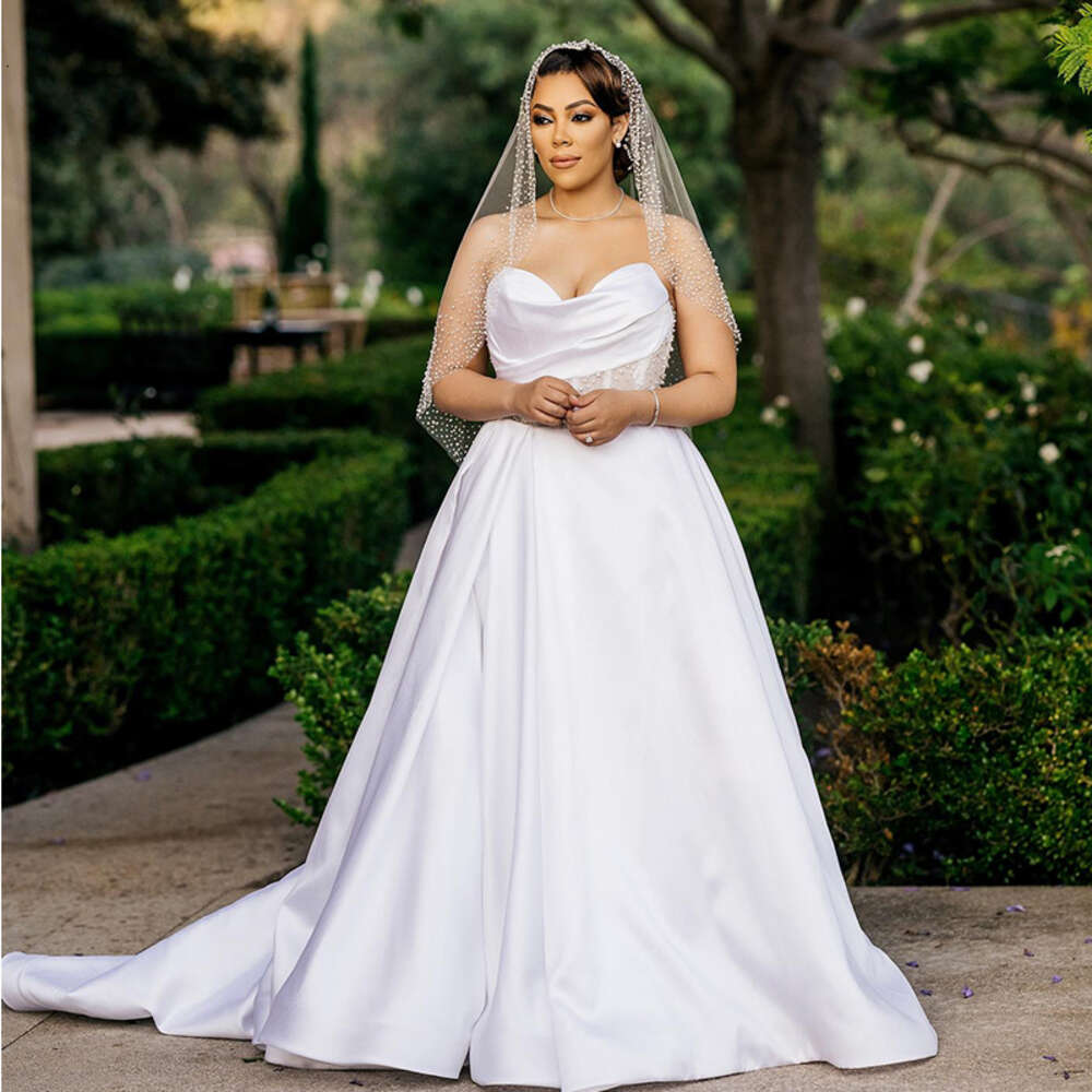 White Satin Wedding Dresses for Bride Sweet Heart Side Split A Line Sweep Train Beading Africa Garden Bridal Gown robes de marie