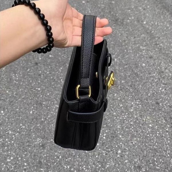 Urban minimalist daily outfit bag women new high-end texture niche retro metal buckle single shoulder bag versatile commuting crossbody bag