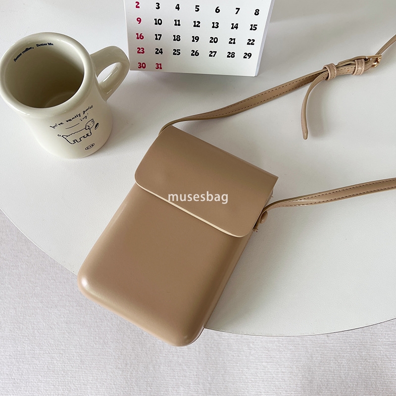 High quality unisex designer niche and versatile practical change mobile phone bag minimalist box bag retro multifunctional texture crossbody bag
