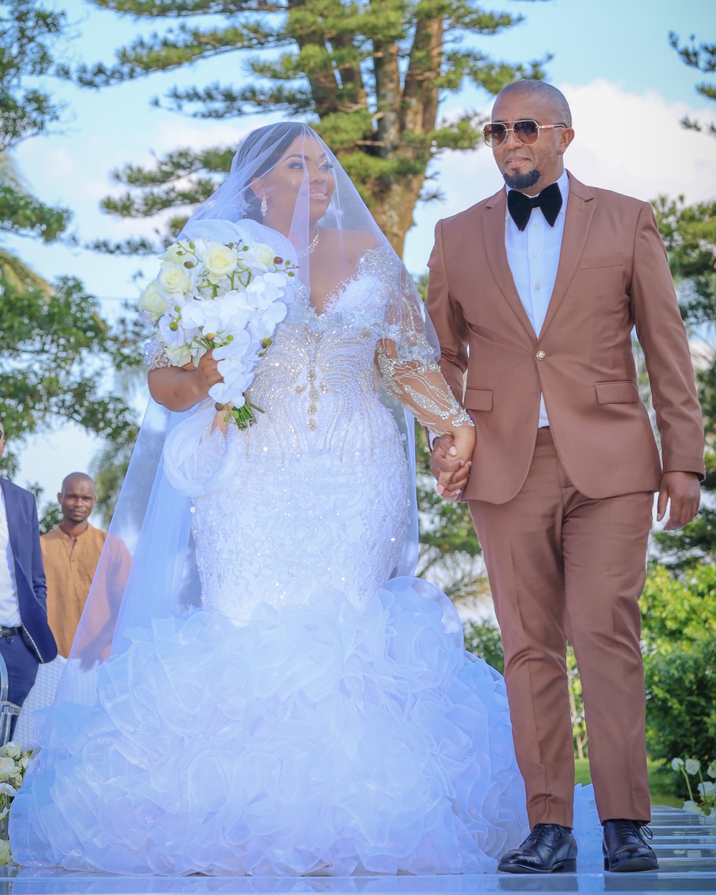 2024 Arabic Aso Ebi Plus Size White Mermaid Wedding Dresses Tiers Organza Beaded Crystals Lace Bridal Gowns Dress ZJ306