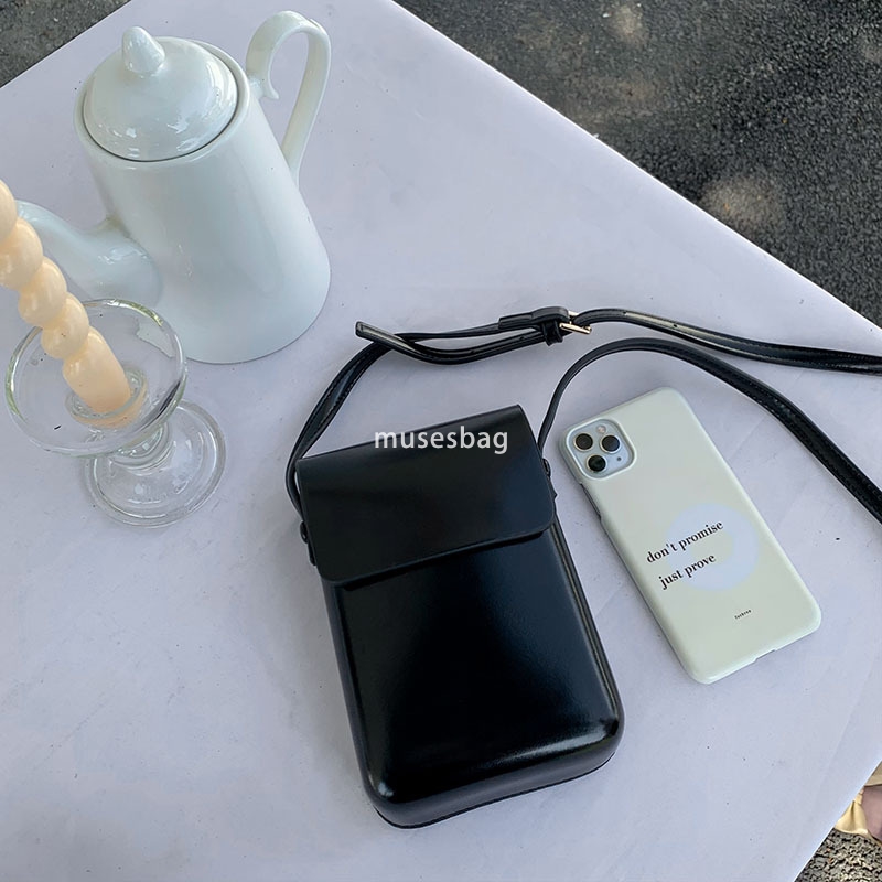 High quality unisex designer niche and versatile practical change mobile phone bag minimalist box bag retro multifunctional texture crossbody bag