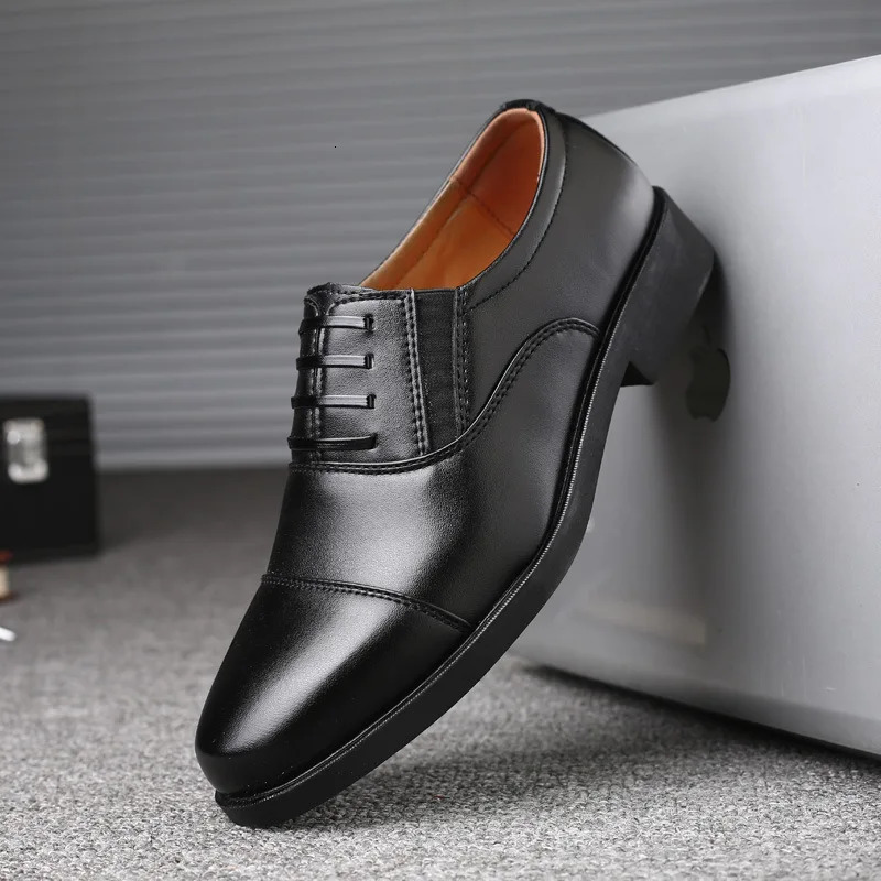 Mens Classic Dress Shoes Formal Oxford Business Office Wedding Shoes Wearing Elegant Casual Leather Zapatos Brock Mens Flat Shoes 240615