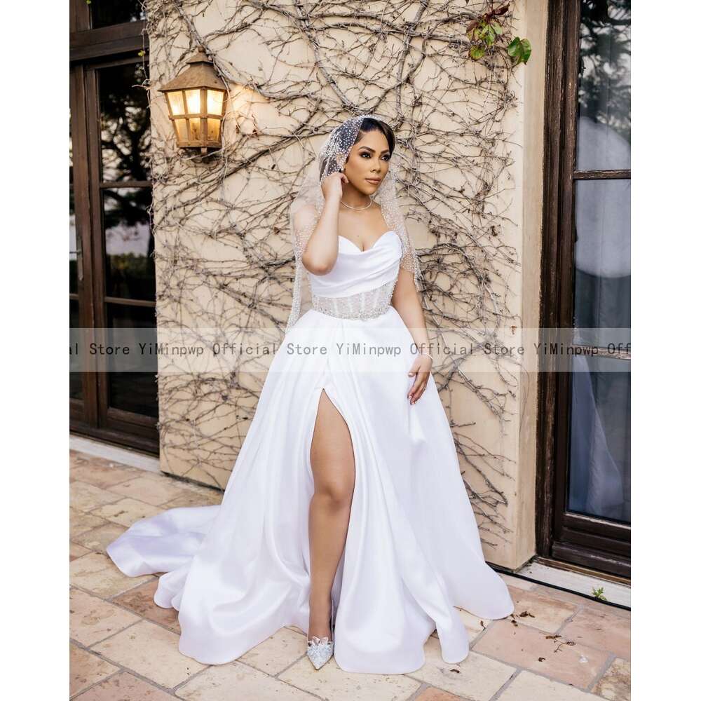 White Satin Wedding Dresses for Bride Sweet Heart Side Split A Line Sweep Train Beading Africa Garden Bridal Gown robes de marie