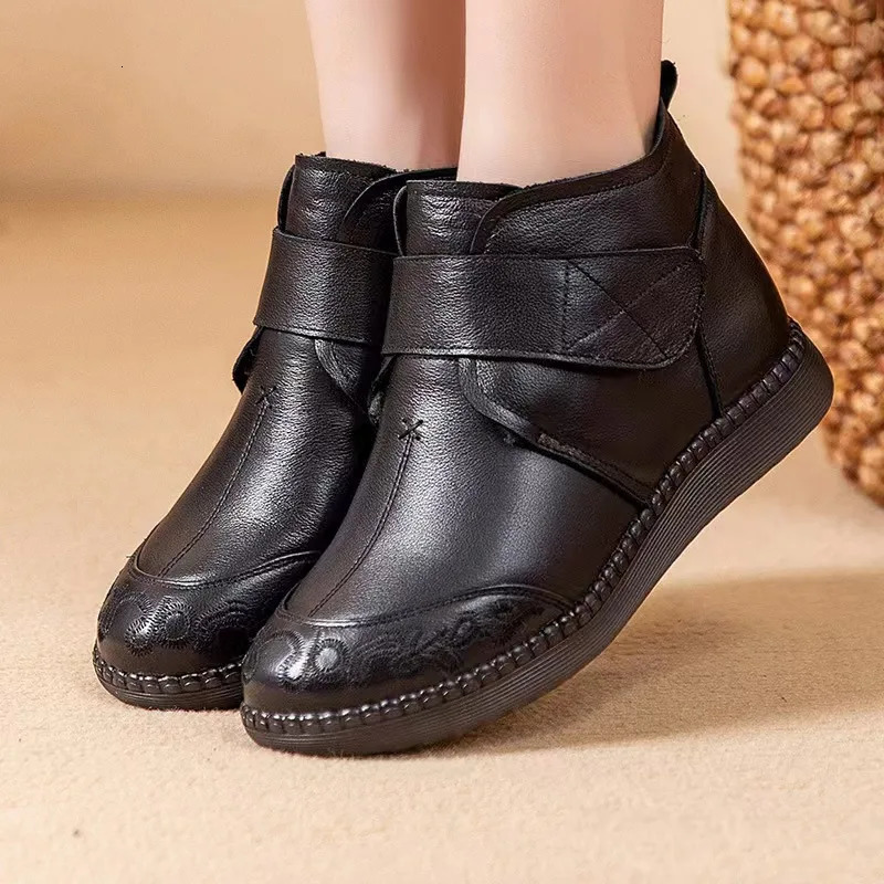 2024 Womens Genuine Leather Ankle Boots Thick Sole Plush Shoes Womens Winter Warm Shoes Fashion Cool Shoes Size 35-41 240615