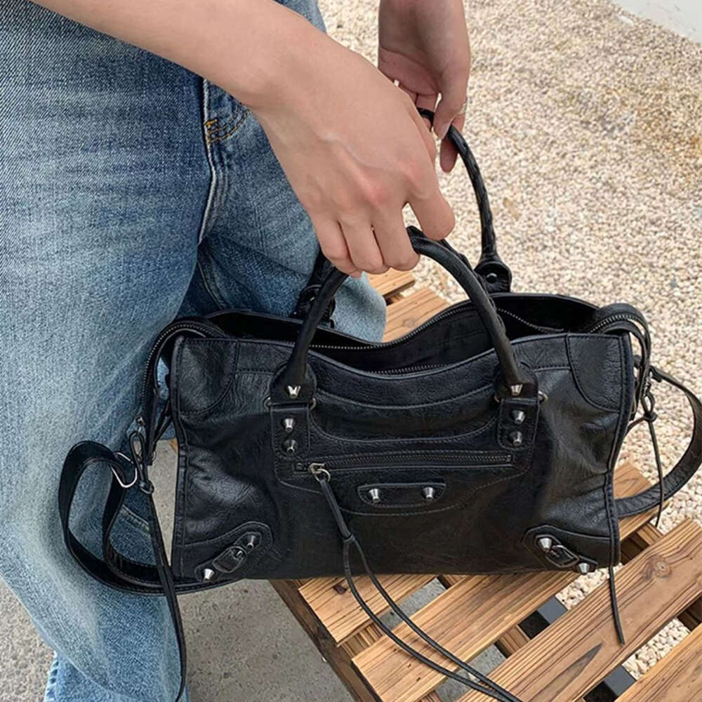 Capacity Large Shoulder Crossbody Tote Hundred Niche Rivet Motorcycle ABG Spice Girl Bag 98d1b